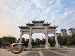 20260921_50+縱橫遊之南昌景德行第三天連結(酒店自助早餐_佑民寺_八一公園_百花洲_珠寶街_萬達廣場_杏花樓_小東方餐館午餐_象湖濕地公園_蠅金塔_大成殿(文廟)_蠅金塔夜市_黃記煌三汁燜雞)