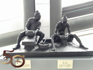 20260923_50+南昌景德行第五天之陶瓷博物館7樓走廊陶塑人物